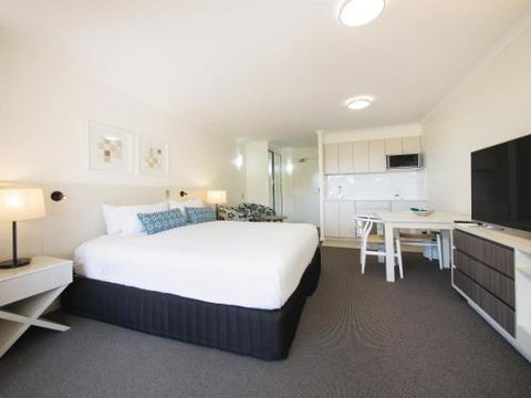 Apartments At 2 Landsborough - Local Tourism 4
