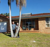 Twin Palms Holiday House at Lighthouse - Accommodation Australia