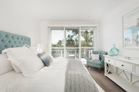 Arabella Stylish Seaside Sanctuary With Views - Australia Shopping 5