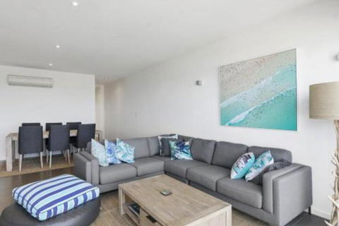 WATERFRONT SEVEN In The Heart Of Lorne - Accommodation Australia 7