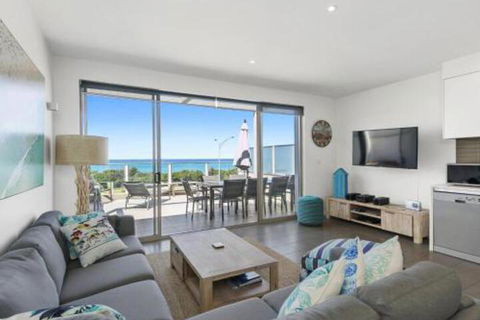 WATERFRONT SEVEN In The Heart Of Lorne - Accommodation Australia 2