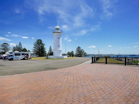 Aqua Views Over Jones Beach - Accommodation Australia 4