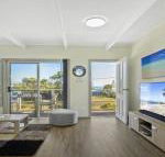 Dolphin Breeze fully fenced  pet friendly