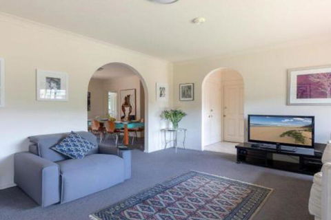 Walling Clifton Gardens Backing Onto Golf Course - Australia Shopping 5
