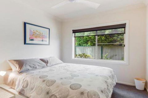 Walling Clifton Gardens Backing Onto Golf Course - Australia Shopping 6