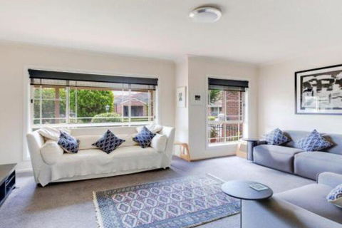 Walling Clifton Gardens Backing Onto Golf Course - Australia Shopping 0