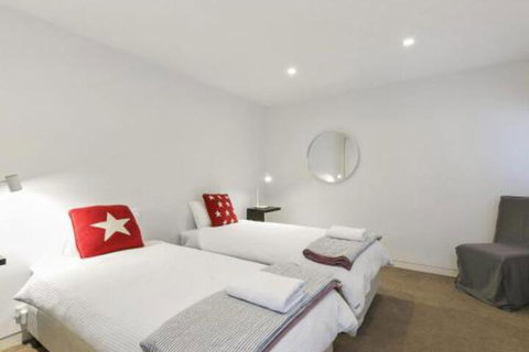 LOUTTIT BAY APARTMENT 1 Free Wifi Ocean Views & The Ultimate Location - Australia Shopping 7