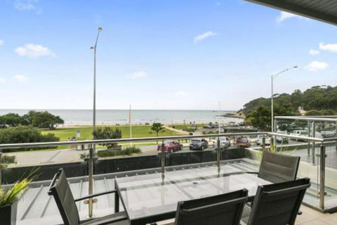 LOUTTIT BAY APARTMENT 1 Free Wifi Ocean Views & The Ultimate Location - Australia Shopping 5