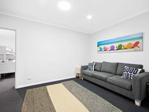 Hibbard Waterfront Escape - Accommodation Australia 6