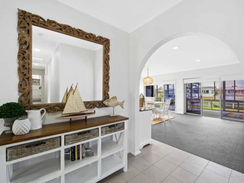 Hibbard Waterfront Escape - Accommodation Australia 1