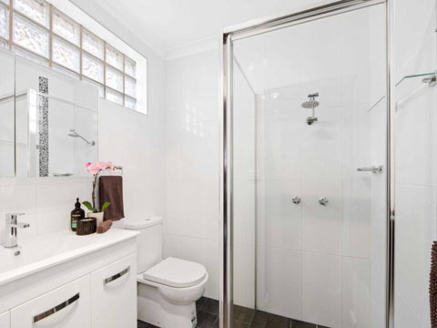 Hibbard Waterfront Escape - Accommodation Australia 4