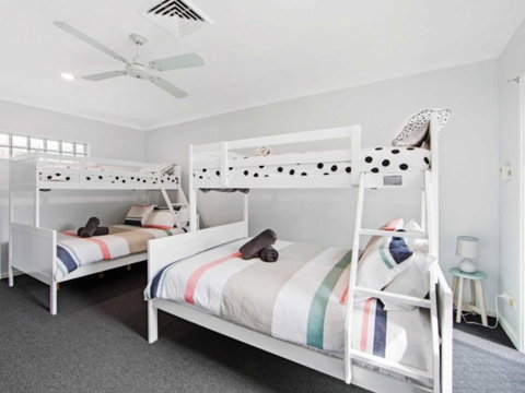 Hibbard Waterfront Escape - Accommodation Australia 5