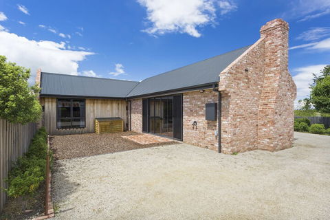 Embracing Evandale - Accommodation Australia 1