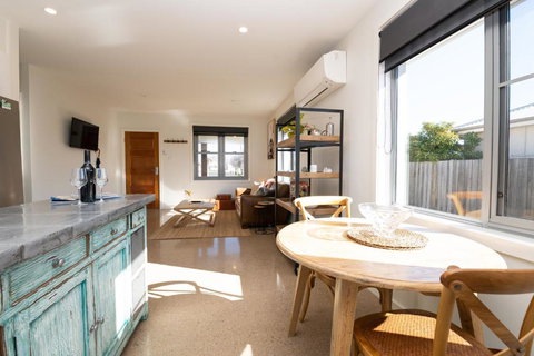 The Endsleigh 1 Bedroom Villa Free Wifi Near CBD - Accommodation Australia 5