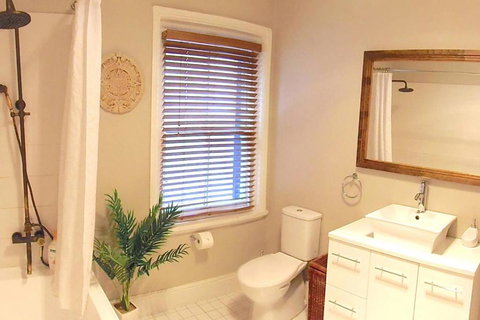 YSG The Edward Townhouses 155 & 157 Steps To Town - Accommodation Australia 6