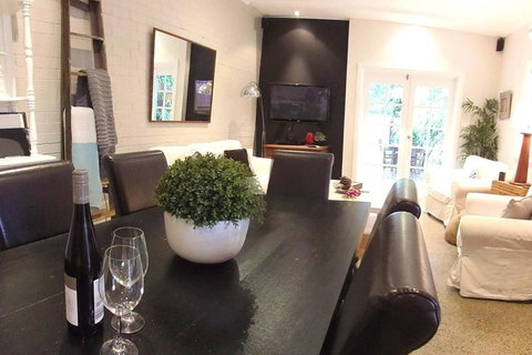 YSG The Edward Townhouses 155 & 157 Steps To Town - Accommodation Australia 2