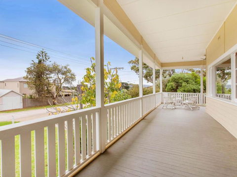 BEACHSIDE GETAWAY DROMANA - Accommodation Australia 5