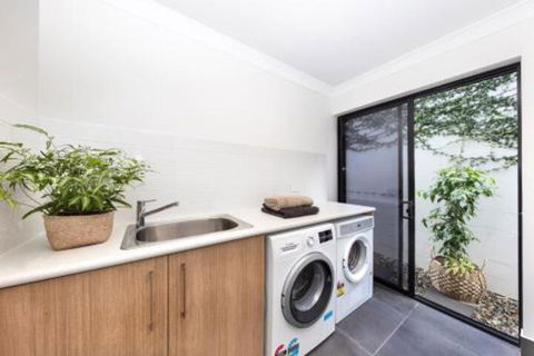 WINDFALL In PALM COVE - Accommodation Australia 2