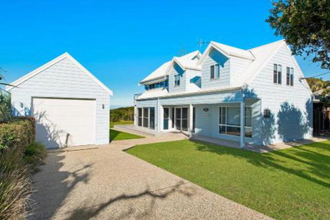Middle Rock Beach House Beach Front Lake Cathie - Accommodation Australia 0