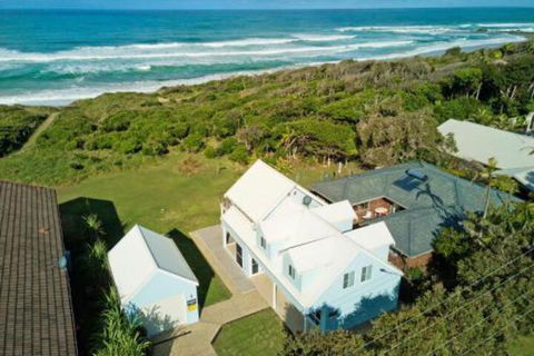Middle Rock Beach House Beach Front Lake Cathie - Accommodation Australia 3