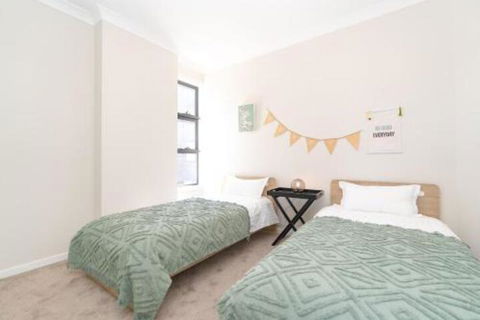 SP246 Brandnew Modern Apt In Penrith With Parking - Local Tourism 2