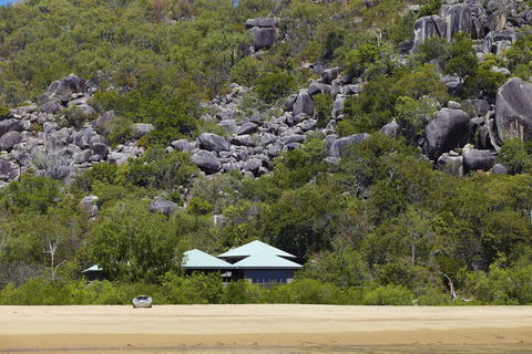 Absolute Beachfront - Accommodation Australia 1