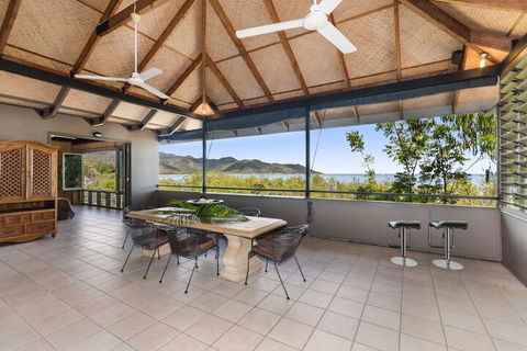 Absolute Beachfront - Accommodation Australia 5