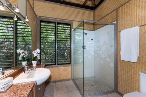 Absolute Beachfront - Accommodation Australia 6