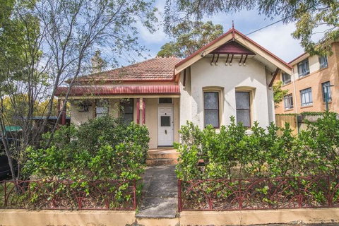 Beautiful Pre-loved Ashfield 4 Bedroom Home - Australia Shopping 2