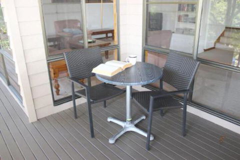 LIZ LAKE - Accommodation Australia 3