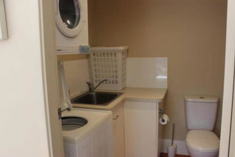 BEACHSIDE VILLA 2 - Accommodation Australia 7