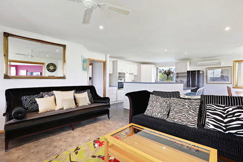 Yarragon 4 Bedroom House In Gippsland - Accommodation Australia 3