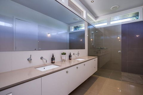 Kalina Retreat Tennis & Pool - Accommodation Australia 3