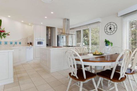 Baylife Villa 4a Warruga St. Large Home With WIFI Netflix Aircon Linen & Spectacular Views - Local Tourism 6