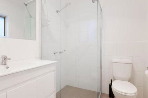 5B BENT STREET LARGE HOUSE WITH DUCTED AIR CON WIFI & FOXTEL - Accommodation Australia 2