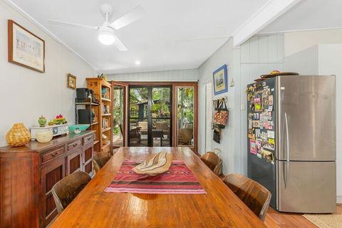 BEACH RETREAT - Accommodation Australia 4