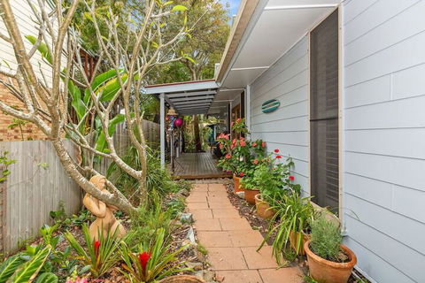 BEACH RETREAT - Accommodation Australia 1