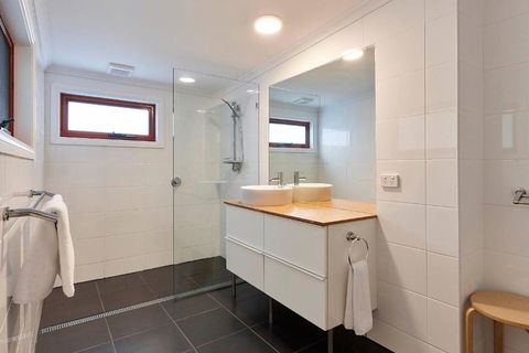 DOLPHIN LOOKOUT COTTAGE Amazing Views Of The Bay Of Fires - Accommodation Australia 1