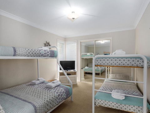 Akarana Beach House :: Jervis Bay Rentals - Accommodation Australia 2