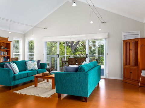 Akarana Beach House :: Jervis Bay Rentals - Accommodation Australia 3