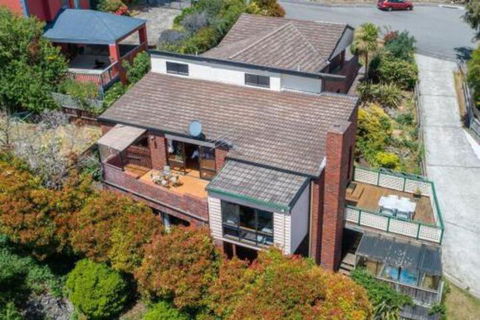 Apollo 23 - Bed n Breakfasts 0
