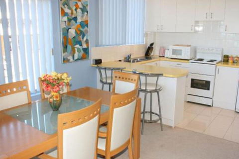 Seaview #2 2 / 171 Avoca Drive - Local Tourism 6