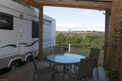 Longford Riverside Caravan Park - Bed n Breakfasts 1