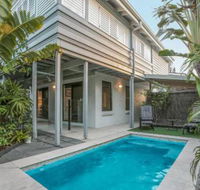 Cosy but Cool Sunshine Beach - Local Tourism