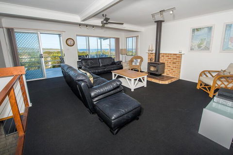 Fingal Bay Beach House 32 Lentara Street - Accommodation Australia 3