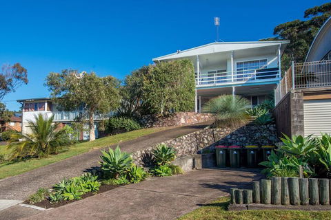 Fingal Bay Beach House 32 Lentara Street - Accommodation Australia 1