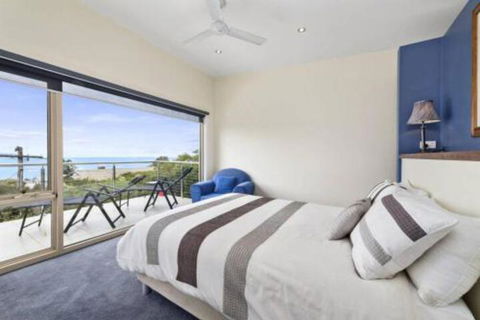 SEA SPECTACULAR Seconds From The Beach! - Australia Shopping 3