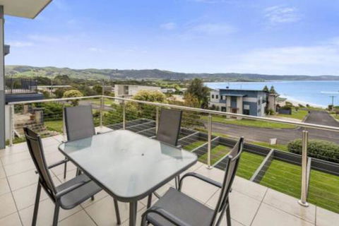 SEA SPECTACULAR Seconds From The Beach! - Australia Shopping 7