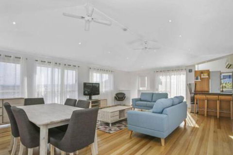 SEAVIEW Ocean Views From A Modern Townhouse - Local Tourism 0