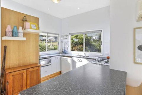 SEAVIEW Ocean Views From A Modern Townhouse - Local Tourism 5